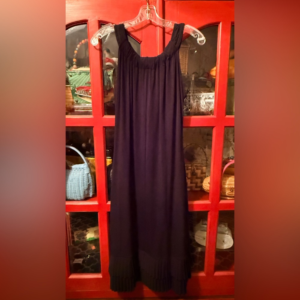 Oscar beautiful black sleeveless dress with bottom pleating